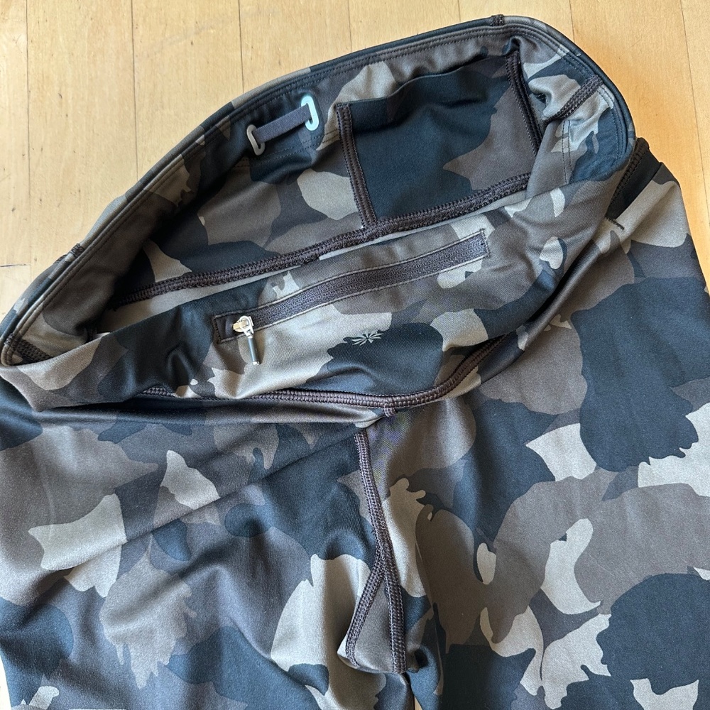 Athleta Ultimate Stash Pocket Camo 7/8 Tight , S - Picture 6 of 7